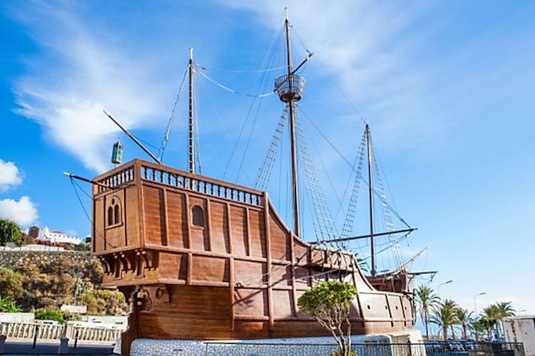 Museo Naval & Barco de la Virgen