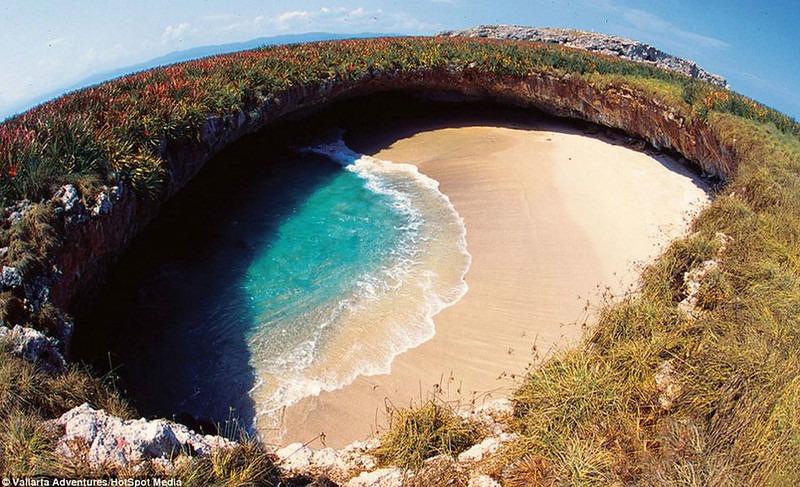 Hidden Beach (Playa del Amor)  Marietas