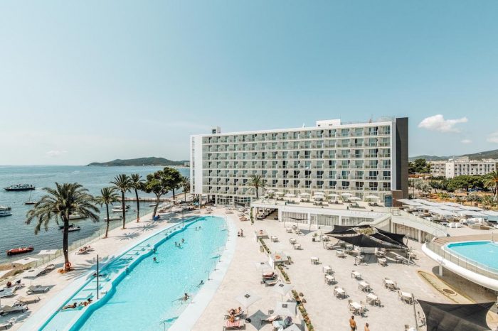 Vakantie Ibiza Hotel The Ibiza Twiins **** vanaf 772,-