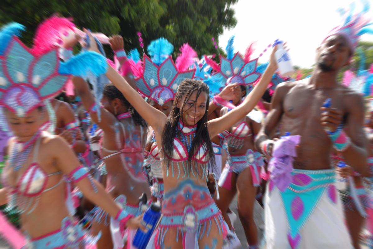 Calypso, kostuums en creativiteit: Carnaval in Antigua