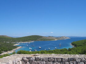 De prachtige eilanden van Šibenik