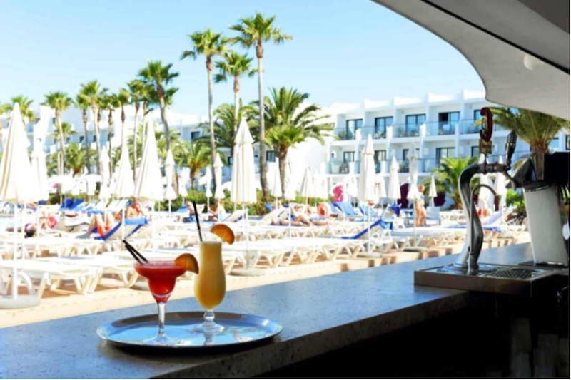 Biketail bij Olivera Pool Bar, Grand Palladium Palace Ibiza
