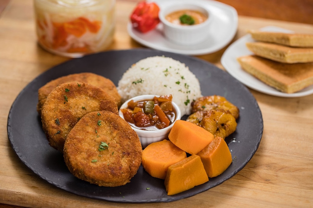 A Taste of Aruba: Zeven culinaire specialiteiten die foodies moeten ontdekken