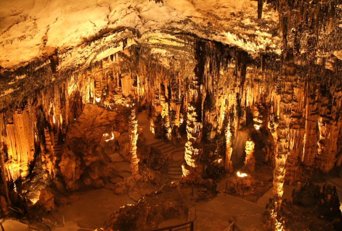 Ontdek spectaculaire grotten op de Balearen