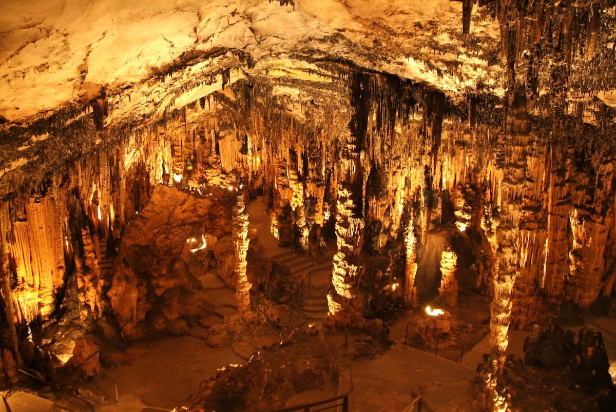Ontdek spectaculaire grotten op de Balearen